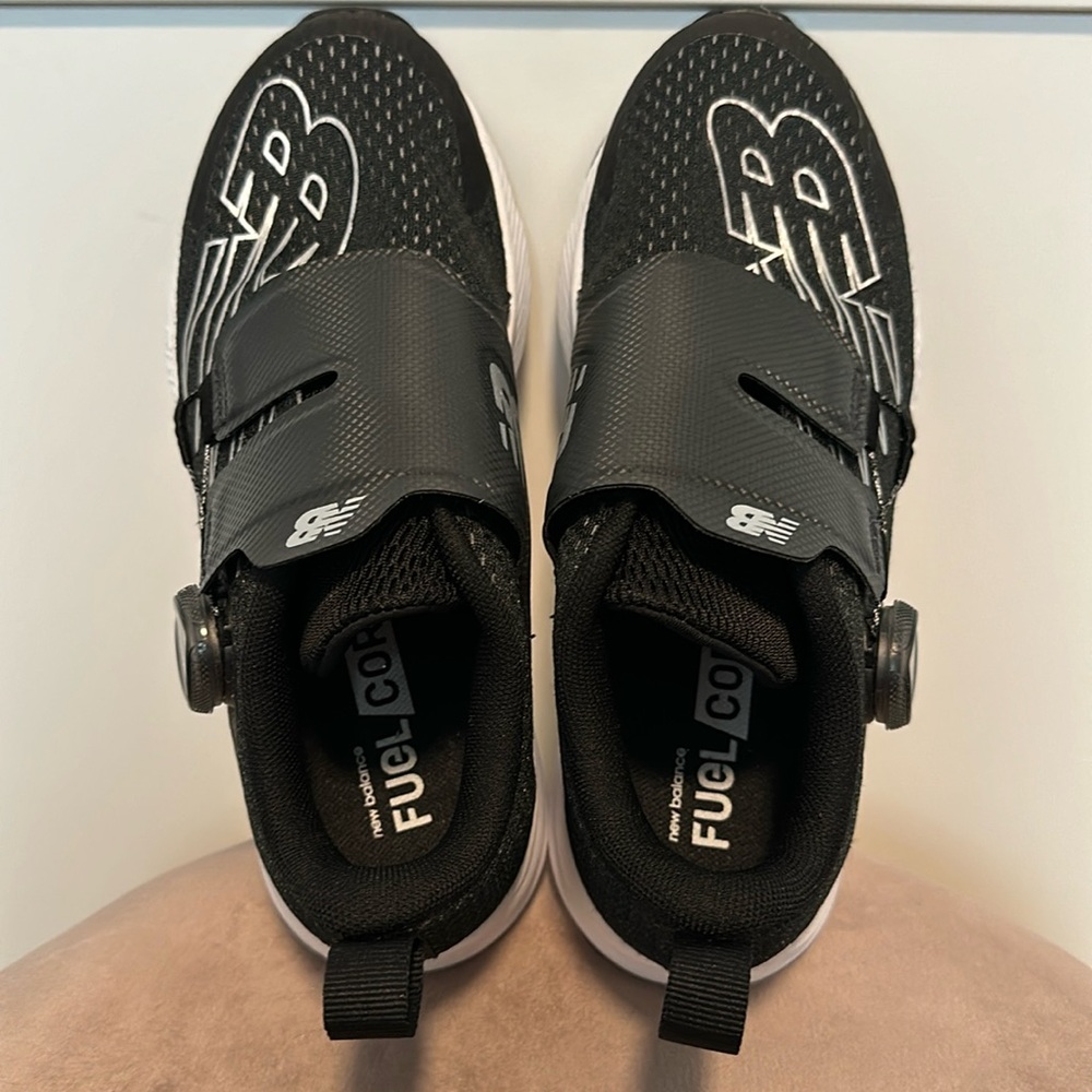Beautiful new New Balance, fuel, core black tennis shoes with cool tying system.